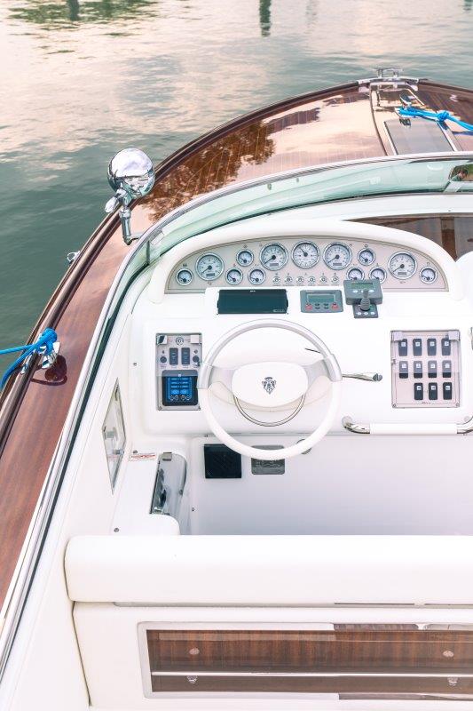 2011 RIVA 33' AQUARIVA GUCCI 
